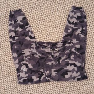Under Armour L grey and black camo joggers